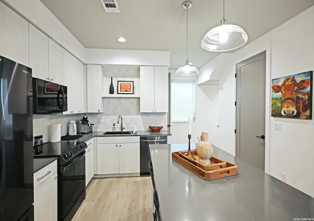 Listing Photo 2 - Condo for sale in building located at 1208 N Academy Ave, New Braunfels, TX 78130 - Unit # 3207