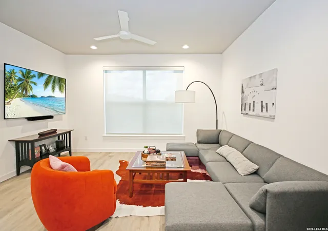 Listing Photo 4 - Condo for sale in building located at 1208 N Academy Ave, New Braunfels, TX 78130 - Unit # 3207