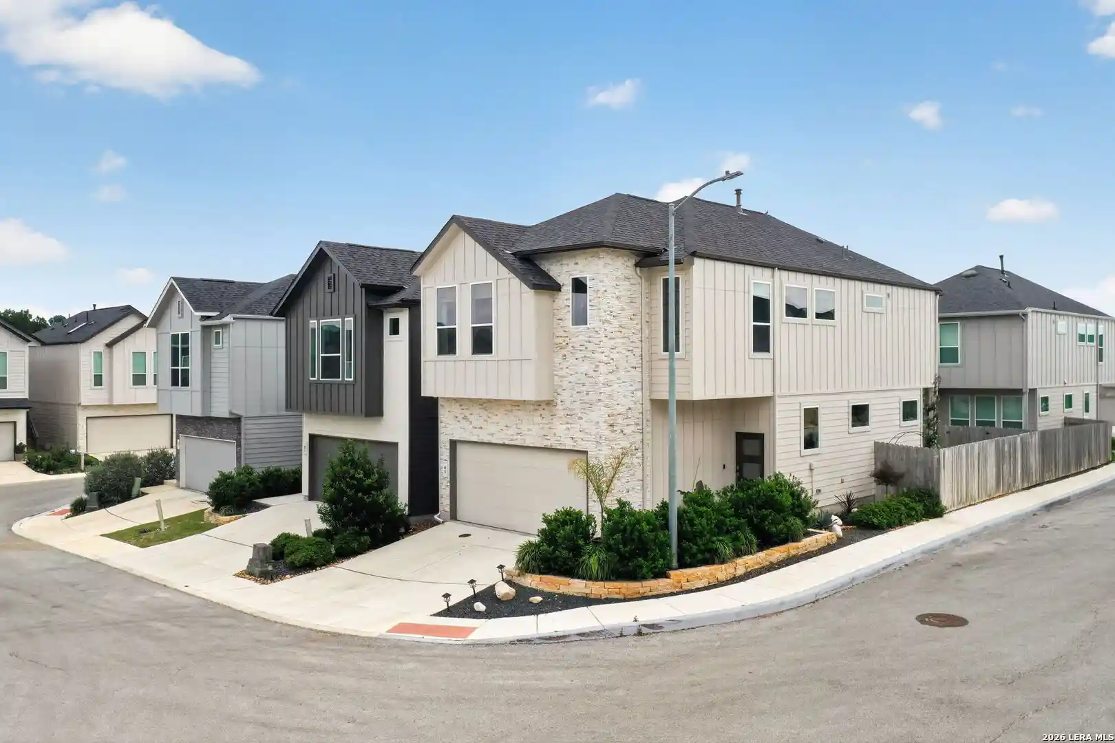 Listing Photo 2 - Condo for sale in 8851 Oakland Rd located at 8851 Oakland Rd, San Antonio, TX 78240 - Unit #61