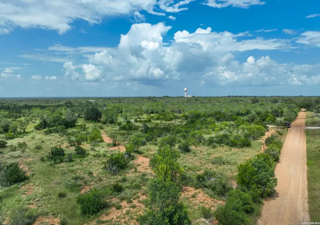 4th image of 2880 Cr 307, Jourdanton, TX 78026 | MLS# 1992981