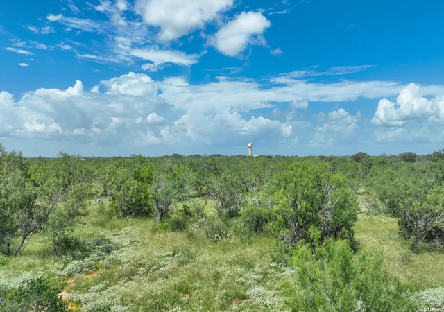 5th image of 2880 Cr 307, Jourdanton, TX 78026 | MLS# 1992981