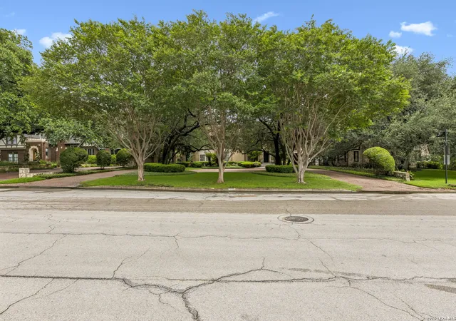 Photo 4 of Sale Pending at 110 Geneseo Rd, San Antonio, TX 78209 | MLS# 1992997 | Listing updated on 2026-08-26