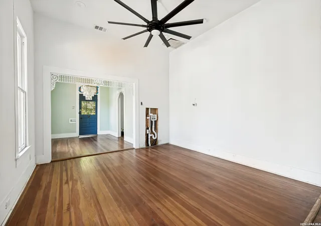 Photo 4 of Single family home for sale at 325 Cedar St, San Antonio, TX 78210 | MLS# 1993020 | Listing updated on 2026-09-19