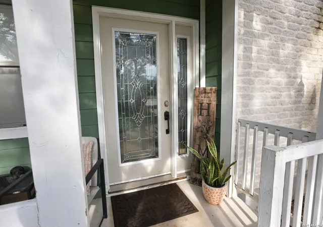 Photo 3 of Single family home for sale at 626 April Dr, Canyon Lake, TX 78133 | MLS# 1993022 | Listing updated on 2026-09-13