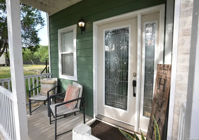 Photo 4 of Single family home for sale at 626 April Dr, Canyon Lake, TX 78133 | MLS# 1993022 | Listing updated on 2026-09-13