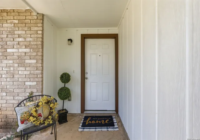 Homes for sale in San Antonio, TX | 5942 Cliff Rock Dr, San Antonio, TX 78250 | MLS# 1993062