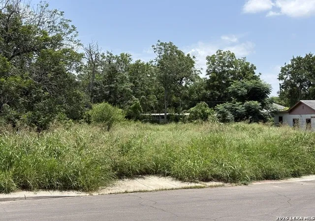 Photo 2 of Sale Pending at 1302 Aransas Ave, San Antonio, TX 78210 | MLS# 1993114 | Listing updated on 2026-08-03