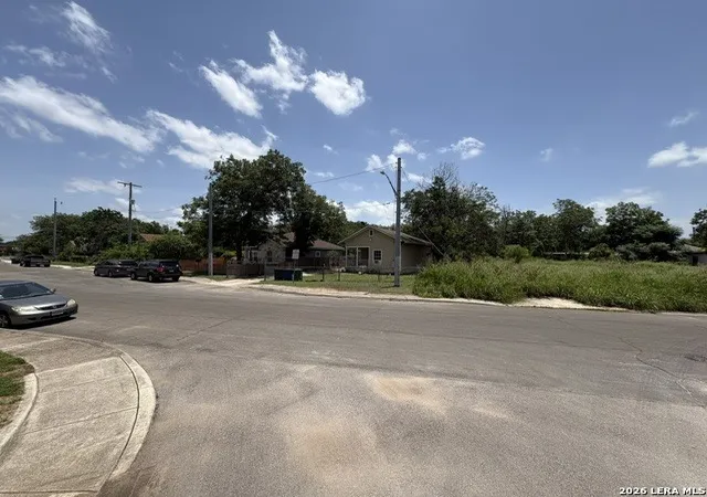 Photo 4 of Sale Pending at 1302 Aransas Ave, San Antonio, TX 78210 | MLS# 1993114 | Listing updated on 2026-08-03