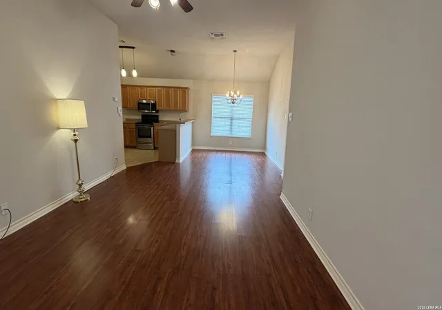 4th image of 609 Meadow Arbor Ln, Universal City, TX 78148 | MLS# 1993154