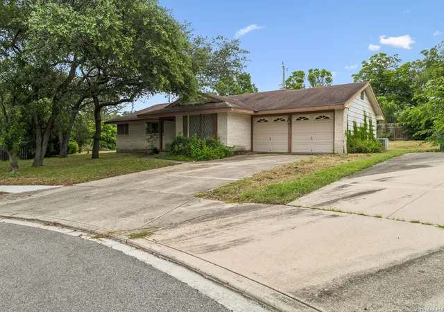 2nd image of 10801 Pinehill St, San Antonio, TX 78230 | MLS# 1993263