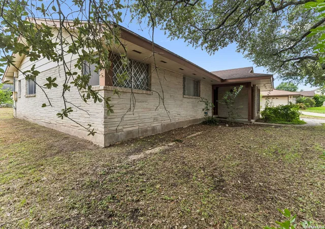 3rd image of 10801 Pinehill St, San Antonio, TX 78230 | MLS# 1993263