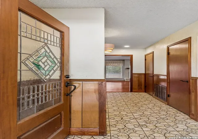 5th image of 10801 Pinehill St, San Antonio, TX 78230 | MLS# 1993263