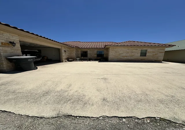 2nd image of 15 Leona Hts, Uvalde, TX 78801 | MLS# 1993319