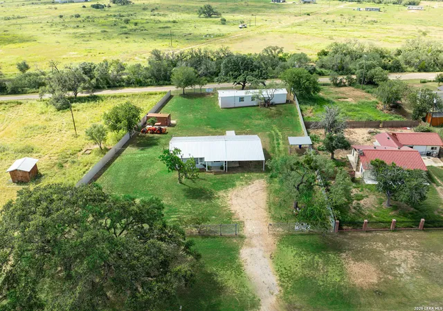 33rd image of 13950 Ih 35, Moore, TX 78057 | MLS# 1993332