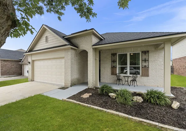 Photo 3 of Single family home for sale at 168 Niemietz Cv, Cibolo, TX 78108 | MLS# 1993353 | Listing updated on 2026-09-12