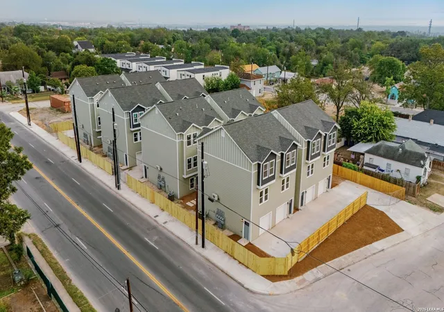2nd image of 1303 Essex St, San Antonio, TX 78210