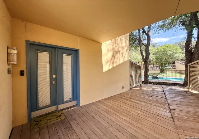3rd image of 8642 Fredericksburg Rd, San Antonio, TX 78240