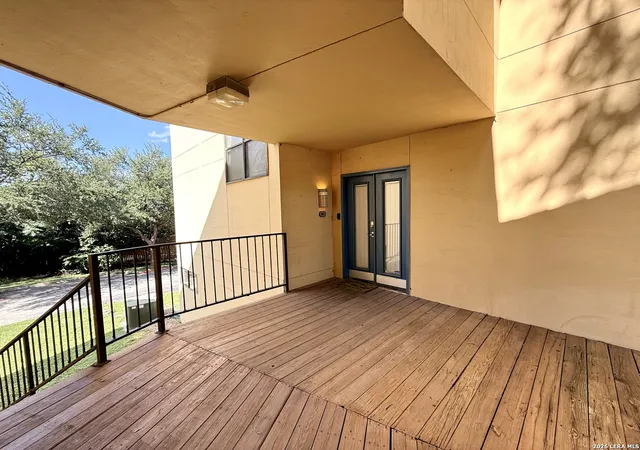 4th image of 8642 Fredericksburg Rd, San Antonio, TX 78240
