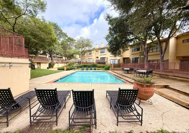 5th image of 8642 Fredericksburg Rd, San Antonio, TX 78240
