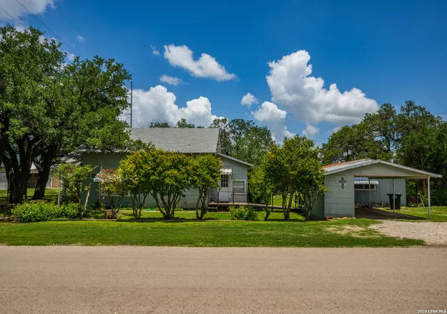 3rd image of 502 S Orange St, Sabinal, TX 78881 | MLS# 1993451
