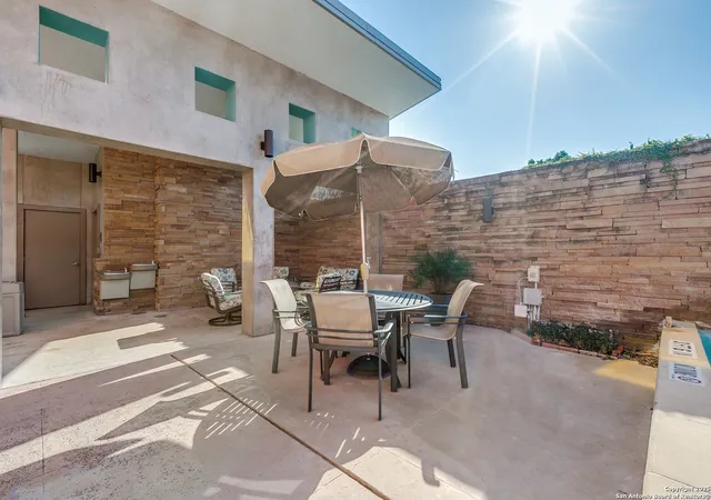 2nd image of 1401 S Flores St, San Antonio, TX 78204