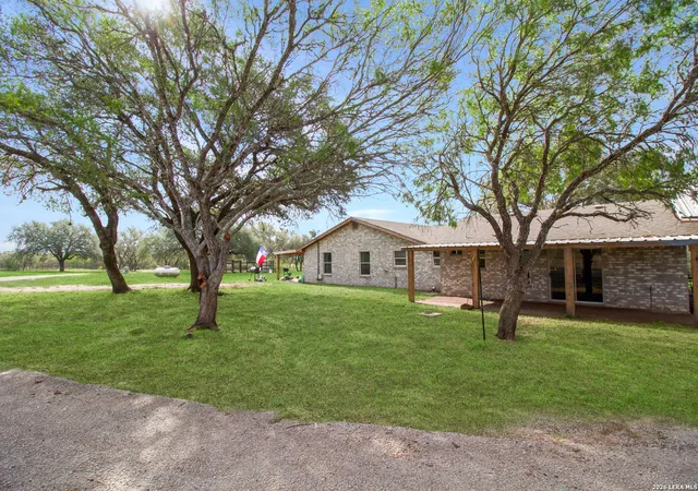 Homes for sale in Beeville, TX | 164 Bobwhite Trl, Beeville, TX 78102 | MLS# 1993489