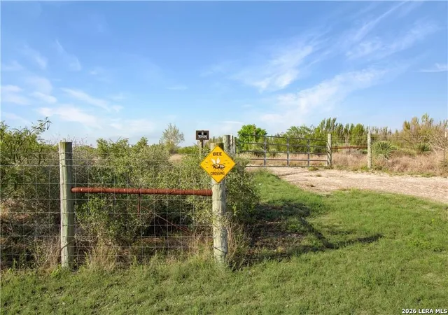 Homes for sale in Beeville, TX | 164 Bobwhite Trl, Beeville, TX 78102 | MLS# 1993489