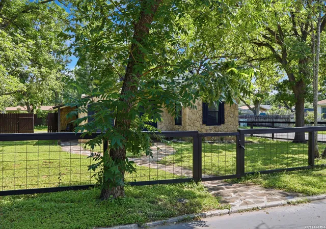 3rd image of 520 Frost Street, San Antonio, TX 78201 | MLS# 1993498