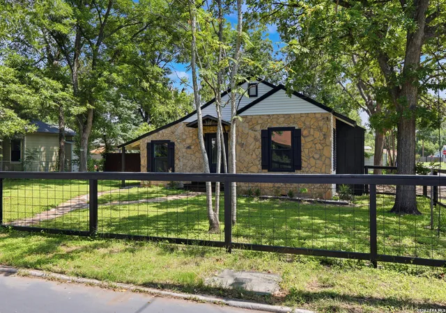 5th image of 520 Frost Street, San Antonio, TX 78201 | MLS# 1993498