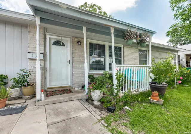 Photo 3 of Single family home for sale at 431 Kopplow, San Antonio, TX 78221 | MLS# 1993504 | Listing updated on 2026-09-01