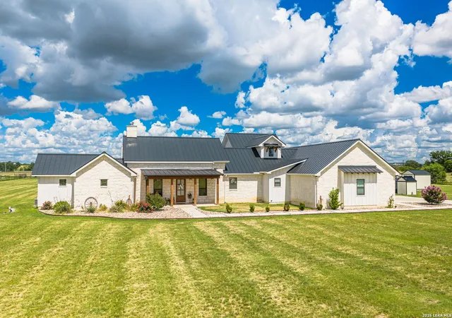 Homes for sale in Center Point, TX | 115 Tracks Trl, Center Point, TX 78010 | MLS# 1993513