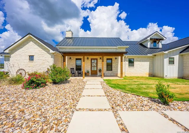Homes for sale in Center Point, TX | 115 Tracks Trl, Center Point, TX 78010 | MLS# 1993513