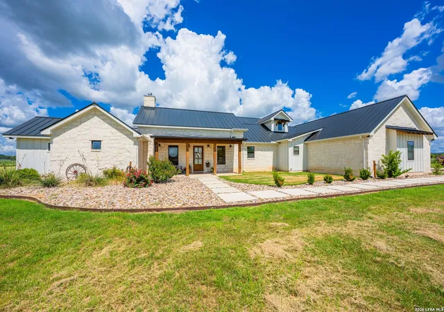 Homes for sale in Center Point, TX | 115 Tracks Trl, Center Point, TX 78010 | MLS# 1993513