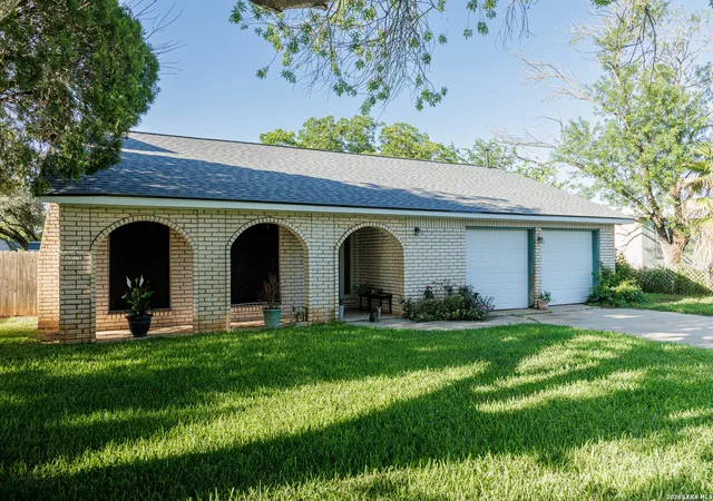 2nd image of 1107 E San Antonio St, Pearsall, TX 78061 | MLS# 1993516