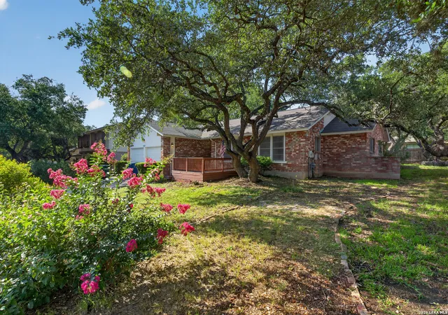 Photo 2 of Single family home for sale at 4427 Meredith Woods St, San Antonio, TX 78249 | MLS# 1993523 | Listing updated on 2026-08-31