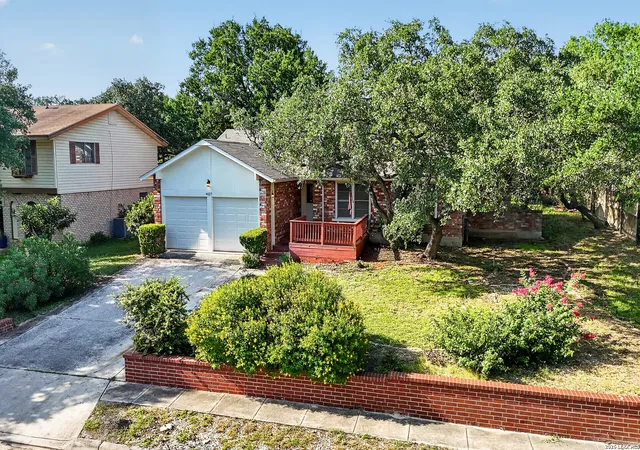 Photo 3 of Single family home for sale at 4427 Meredith Woods St, San Antonio, TX 78249 | MLS# 1993523 | Listing updated on 2026-08-31