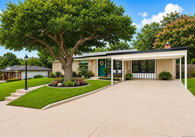 Photo 2 of Sale Pending at 210 W Glenview, San Antonio, TX 78228 | MLS# 1993536 | Listing updated on 2026-09-08