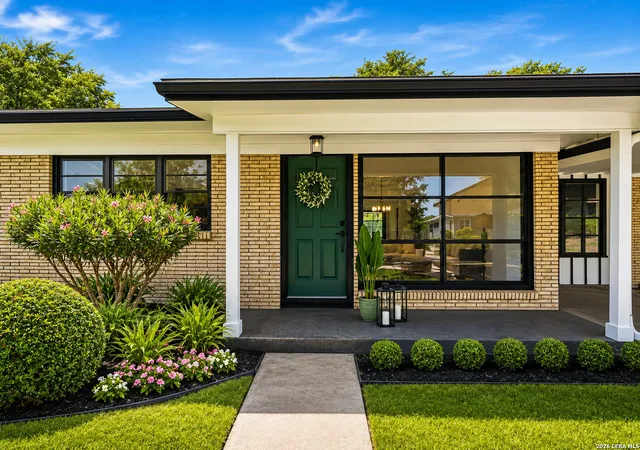 Photo 3 of Sale Pending at 210 W Glenview, San Antonio, TX 78228 | MLS# 1993536 | Listing updated on 2026-09-08
