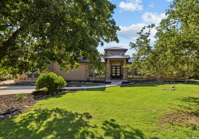 Photo 3 of Single family home for sale at 41 Woodland Vw, Fair Oaks Ranch, TX 78015 | MLS# 1993539 | Listing updated on 2026-09-03