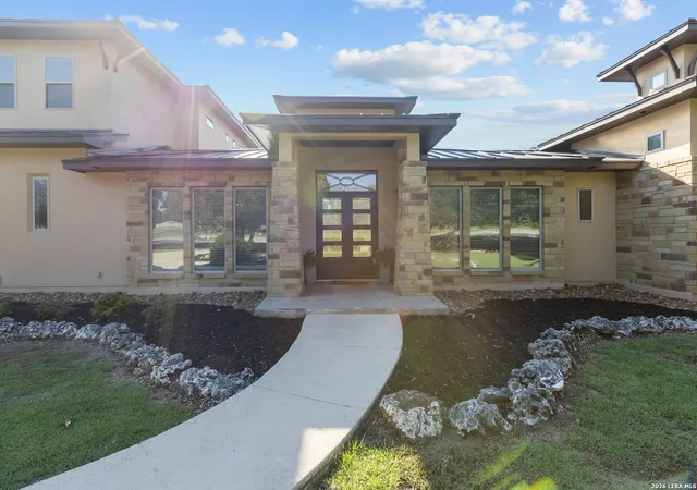 Photo 4 of Single family home for sale at 41 Woodland Vw, Fair Oaks Ranch, TX 78015 | MLS# 1993539 | Listing updated on 2026-09-03