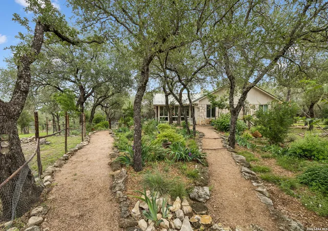 4th image of 300 Bluff Rd, Spicewood, TX 78669 | MLS# 1993549