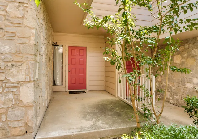 Photo 3 of Sale Pending at 829 W Bitters Rd #APT 501, San Antonio, TX 78216 | MLS# 1993560 | Listing updated on 2026-09-10