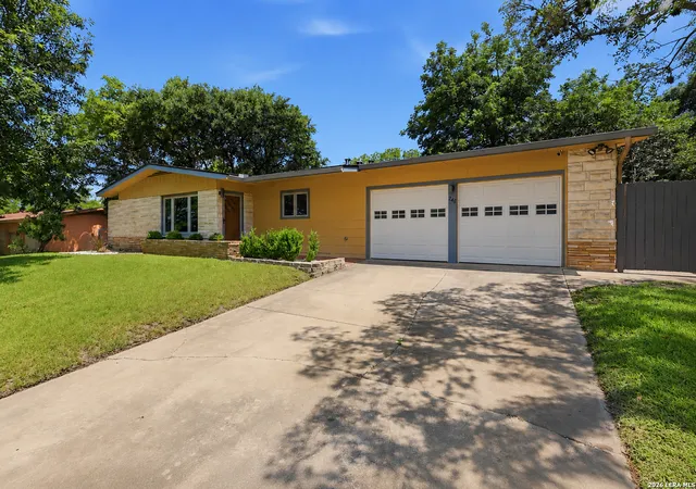 Photo 2 of Sale Pending at 246 W Glenview Dr, San Antonio, TX 78228 | MLS# 1993592 | Listing updated on 2026-08-01