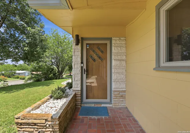 Photo 3 of Sale Pending at 246 W Glenview Dr, San Antonio, TX 78228 | MLS# 1993592 | Listing updated on 2026-08-01