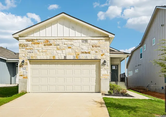 Photo 2 of Single family home for sale at 750 Whitman, New Braunfels, TX 78130 | MLS# 1993597 | Listing updated on 2026-09-14