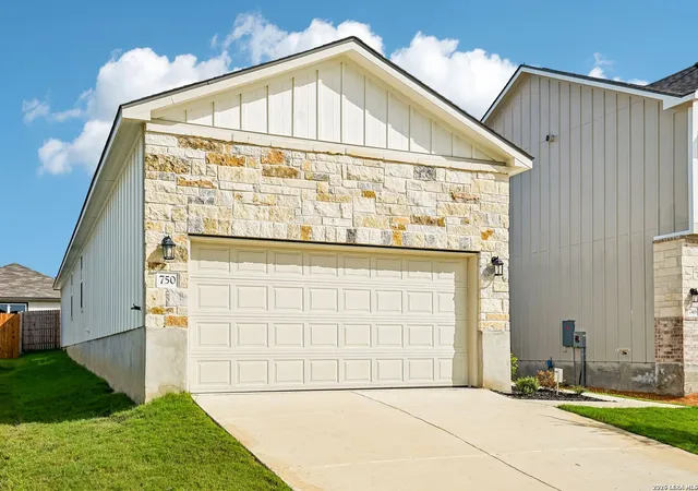 Photo 3 of Single family home for sale at 750 Whitman, New Braunfels, TX 78130 | MLS# 1993597 | Listing updated on 2026-09-14