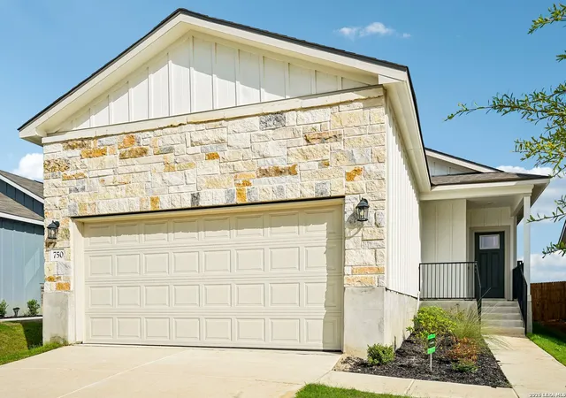 Photo 3 of Single family home for sale at 750 Whitman, New Braunfels, TX 78130 | MLS# 1993597 | Listing updated on 2026-09-14
