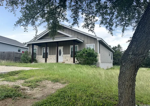 Photo 3 of Single family home for sale at 1491 Live Oak Dr, Spring Branch, TX 78070 | MLS# 1993653 | Listing updated on 2026-09-20