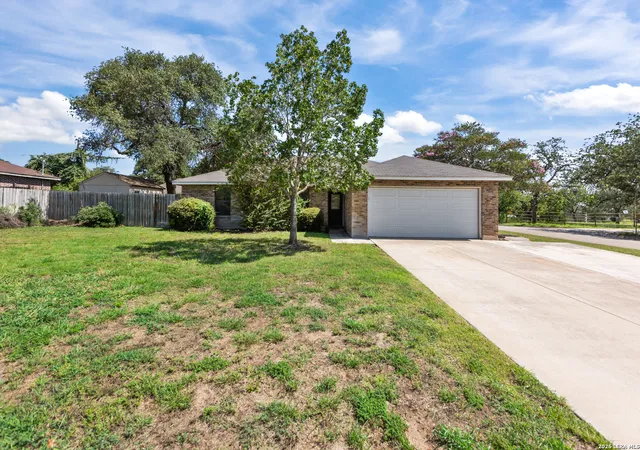 Homes for sale in Devine, TX | 302 Bain Dr, Devine, TX 78016 | MLS# 1993670