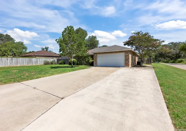Homes for sale in Devine, TX | 302 Bain Dr, Devine, TX 78016 | MLS# 1993670
